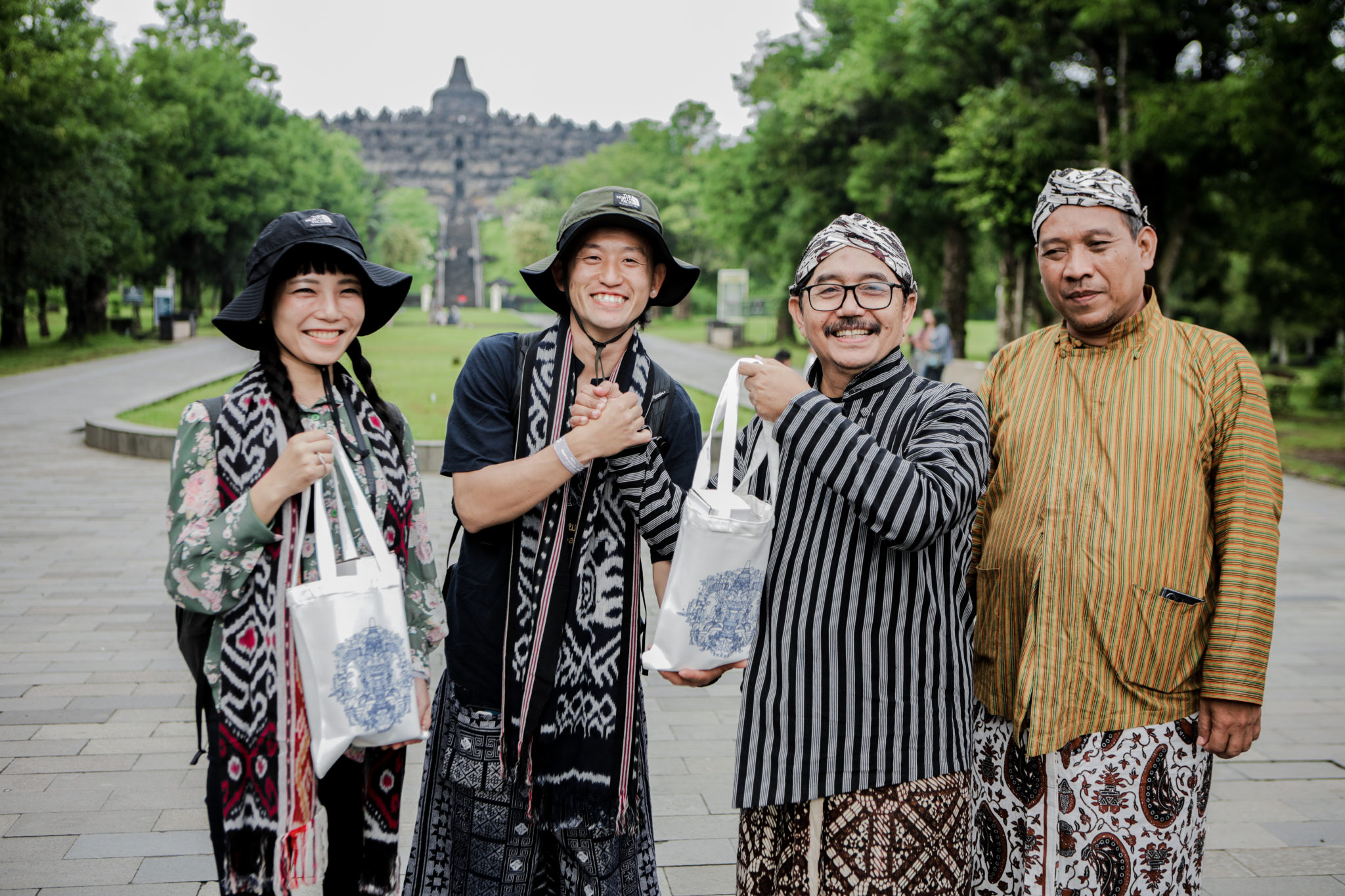 Sambut Wisatawan Pertama Di Borobudur Prambanan Dan Ratu Boko Pt