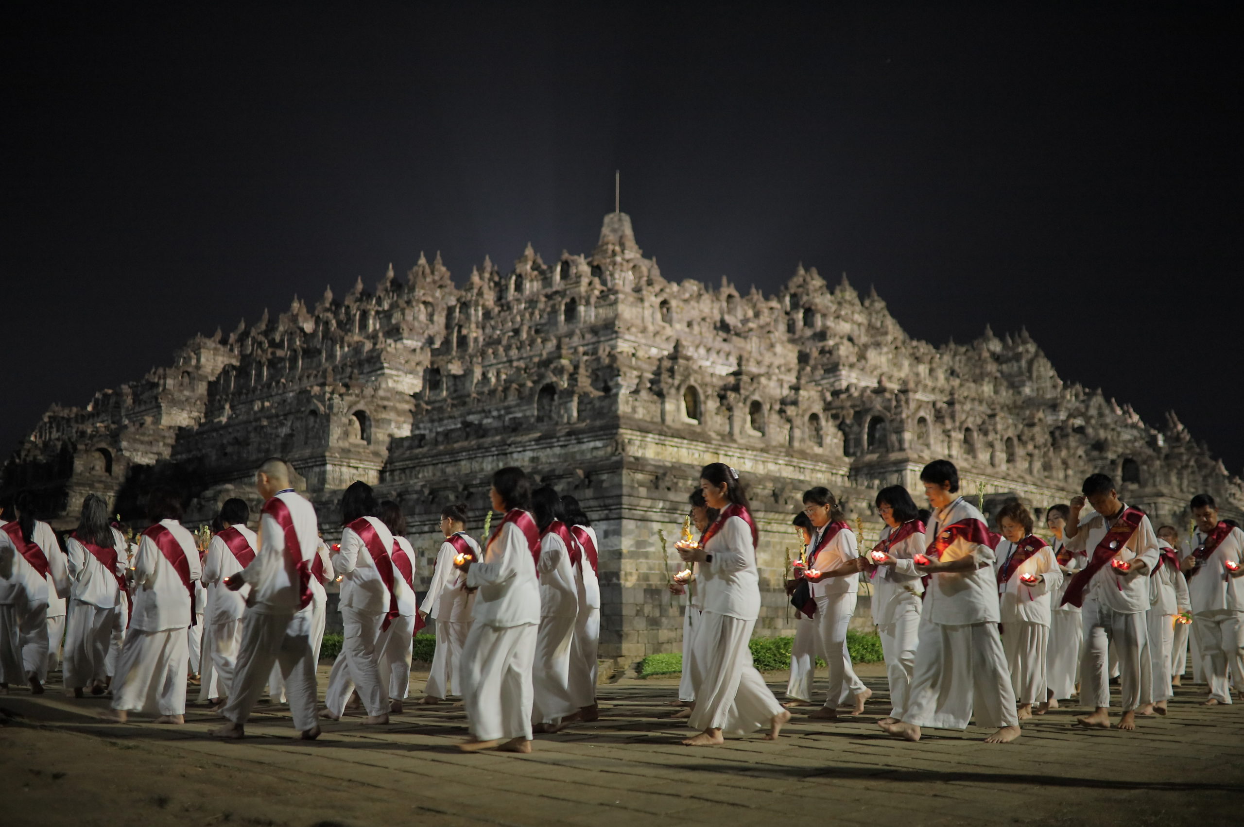 Ribuan Umat Buddha Ikuti Prosesi Indonesia Tipiṭaka Chanting (ITC) & Āsālha Mahāpūja 2569/2025 di Candi Borobudur