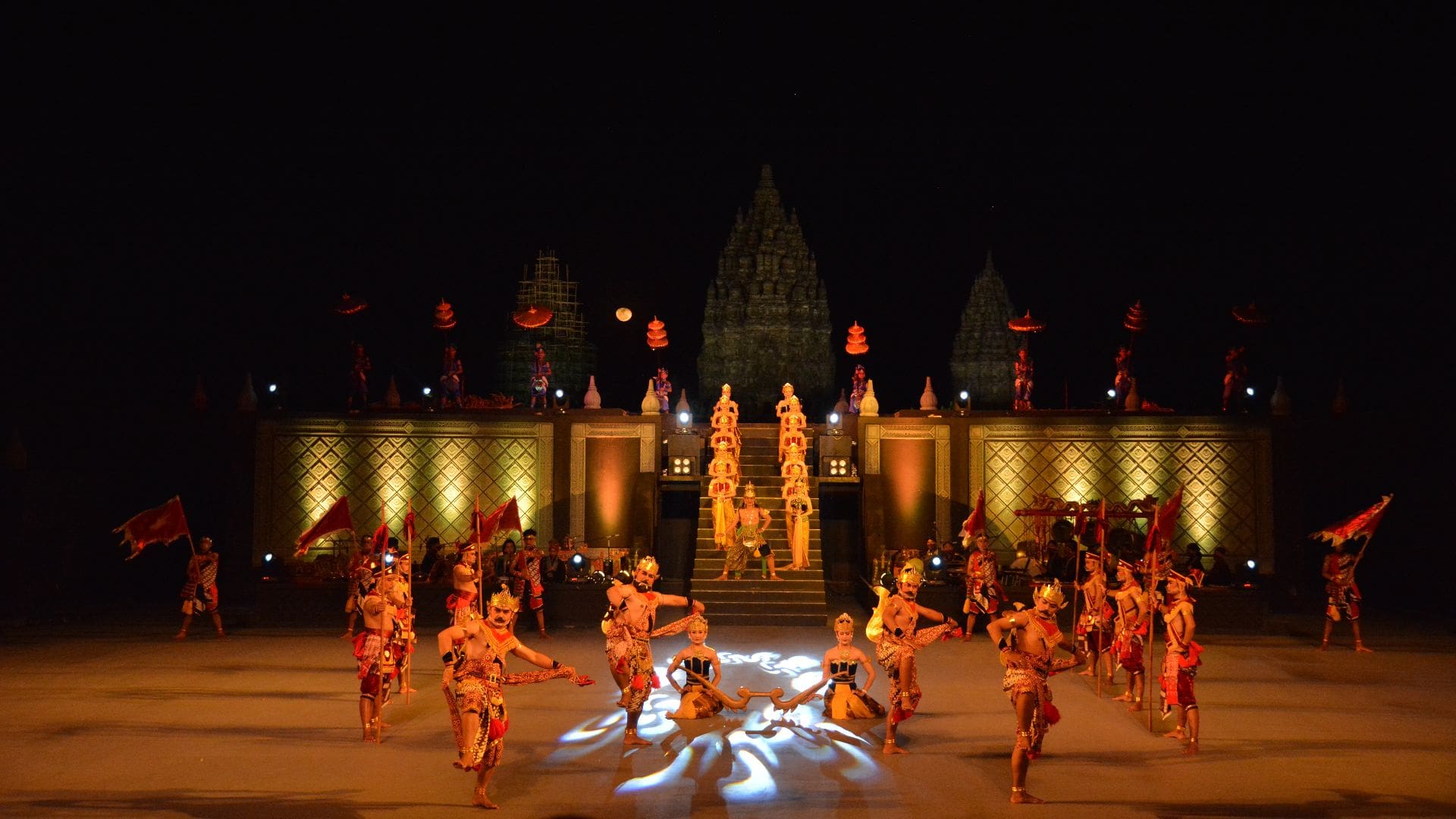 Sendratari Ramayana menonton pertunjukan panggung Prambanan malam