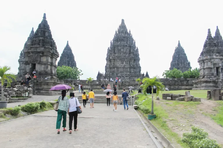 aktivitas di candi prambanan