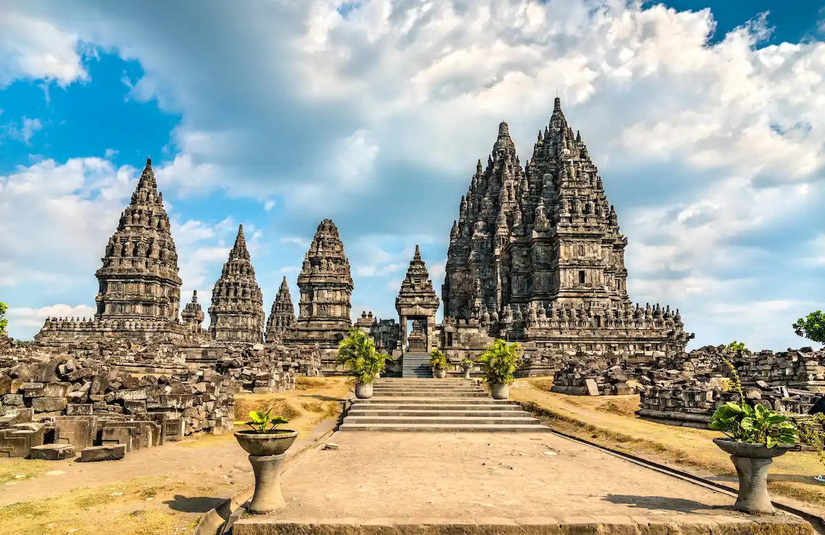 candi prambanan tutup jam berapa